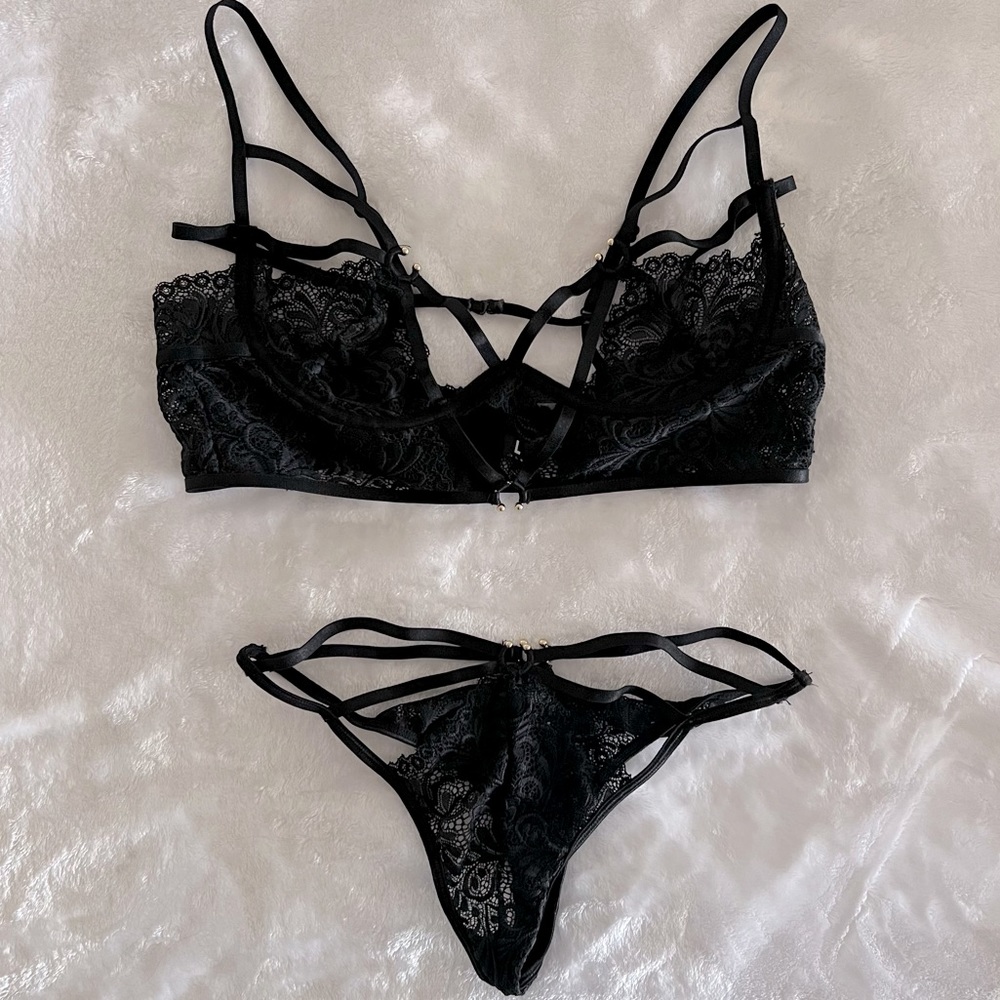 NWOT Black Lace with Jewelry Detail Lingerie Size L